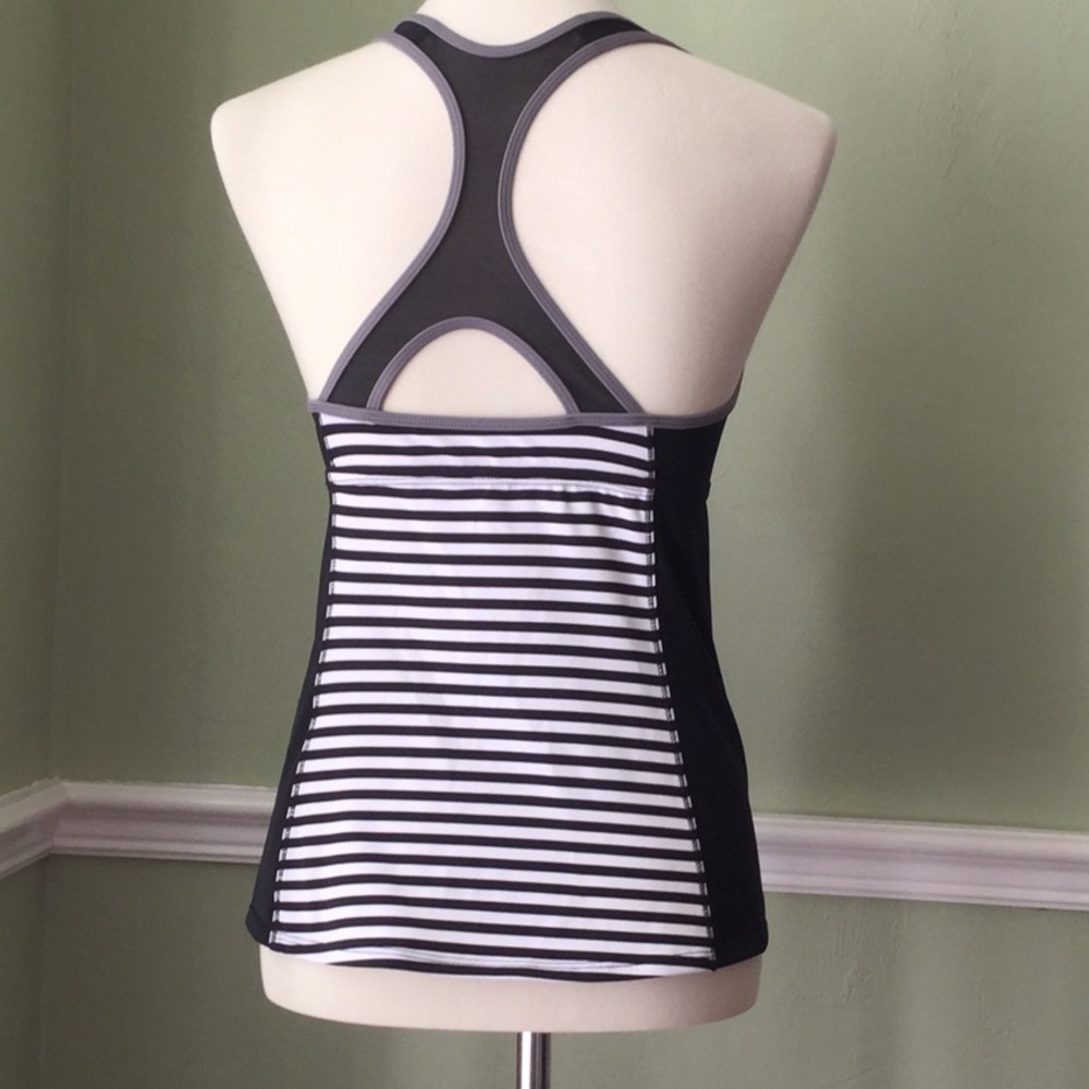 NIKE Size Medium Racer-Back Black & White Tank - Picture 3 of 6